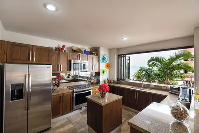 Image de 2 Bed 2 Bath Partial Ocean View Suite · R305