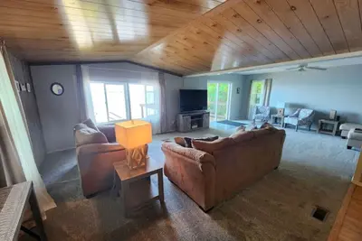 Image de Spacieux 4 chambres 2 salles de bain complètes Lake House sur le lac Supérieur pour un maximum de 8 personnes