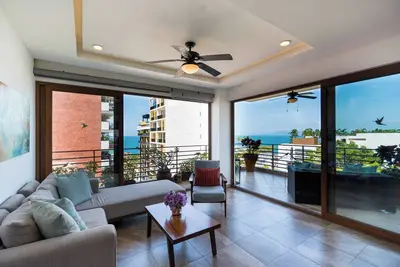 Image de 2 Bed 2 Bath Ocean View Corner Suite · R304
