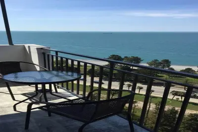 Image de 2 Bedroom Apartment with a Beautiful View at the Ocean
