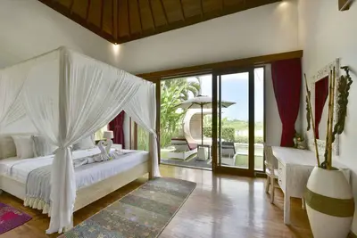 Image de Villa Piscine privée Sahaja 4 entourée de rizières