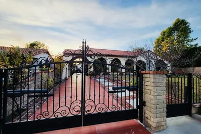 Image de Nouveau Guesthouse autonome à Monrovia / Los Angeles. Parfait pour les voyages d'affaires