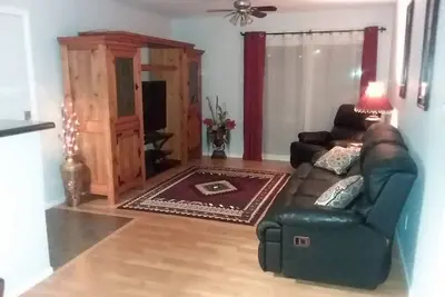 Image de Condo assez luxueux et confortable pratique pour de nombreux équipements et activités