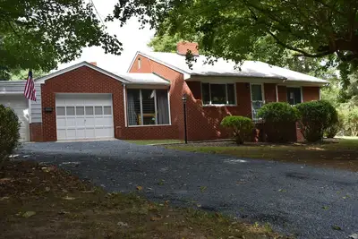 Image de Maison du zoo. Juste rénové, à 5 minutes du zoo de Nc!