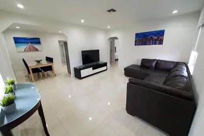 New Miami Airport Vip House 4/2