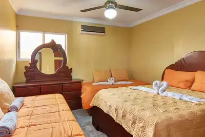 Image de Tropical Island Aparthotel - Studio Familial 1 Lit Double 1 Simple - Wi-Fi Gratuit - Offre Spéciale Appartement Familial 2 Chambres Cuisine Complète à Santo Domingo Este