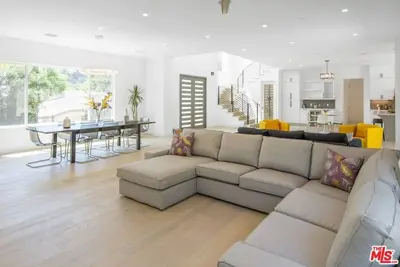 Image de Tarzana Modern Home.