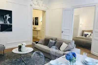 Image de Élégant appartement du 19ème siècle proche du Parlement.