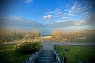 Image de Bord de l'eau et plage privée Maison de style scandinave près de Bellport, Ny