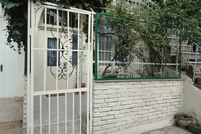 Image de Art House Petunia-L'endroit où vous vous sentirez comme un vrai goût du vieux style de Tbilissi!