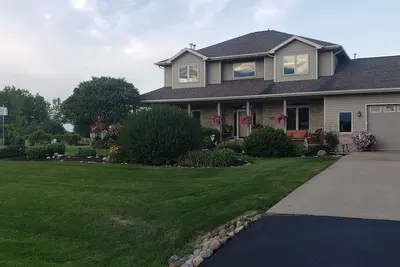 Image de Large Home seulement 4 miles à Eaa