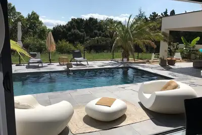 Image de Piscine Privee, Golf, Riviere, Villa Contemporaine De Standing Climatisee