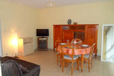 Image de Appartement Climatisé 2 Étoiles, Proche Thermes et Parc, Animaux Admis, Parking, Non-Fumeur
