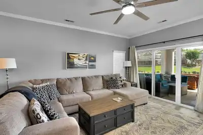 Image de Waterfront Condo, 1er étage, vue imprenable! Bateau gratuit Slip!