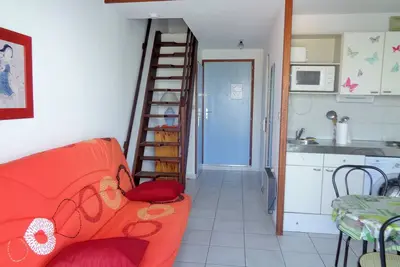 Image de Studio Mezzanine Dans Residence Avec Piscine
