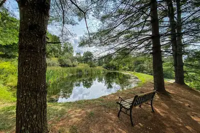 Image de Belle cabine avec étang de pêche dans les Hocking Hills