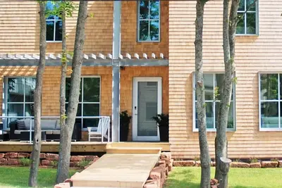 Image de Superbe maison contemporaine du centre-ville adjacente au parc Victoria et aux demeures historiques