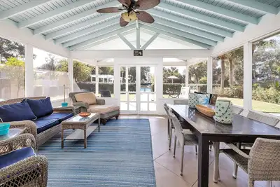 Image de Seaglass Cottage: 4 chambres Br / 3 Ba 4 chambres à Saint Simons Island, pour 10 personnes