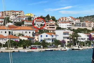 Image de Appartement de deux chambres avec la terrasse et la vue sur le mer Rogoznica (A-17138-a)