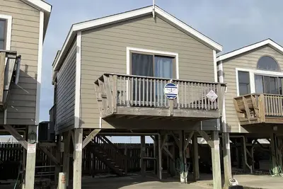 Image de En bord de mer, Cabana animaux acceptés! Déposez votre ancre avec Nautical Nine!