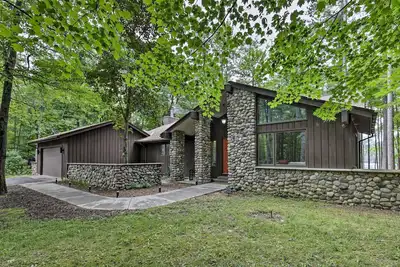 Image de Nouveau! Arbor Vitae Home w / Salle de jeux sur le lac Hungry!