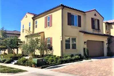 Image de Maison neuve de 4 chambres à coucher proche du spectre d'Irvine! Resort Style Living! !