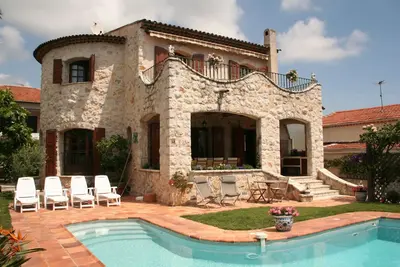 Image de Charming Provencal farmhouse, nice and well located, with pool