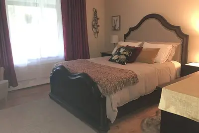 Image de Détente totale au coeur de Trinity Bight! - The Garden Room - avec vue sur le jardin!