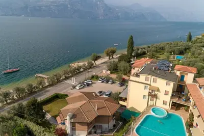 Image de Penthouse Alkea avec terrasse et superbe vue sur le lac
