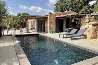 Image de Maison climatisée, 3 chambres, avec piscine, vue dominante