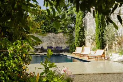 Image de Maison de caractère avec piscine au milieu d'un village idyllique