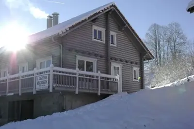 Image de Magnifique chalet traditionnel en rondins à Foncine le Bas (6/8 pers. ) Gauche