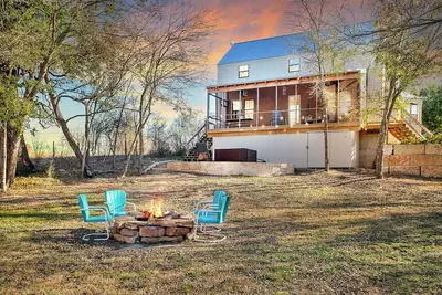 Image de Absolutely Charming Riverside Retreat à Stonewall, Tx, accès au fleuve avec vue imprenable!