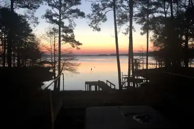 Image de Cypress Bay Cove Lake / Log House