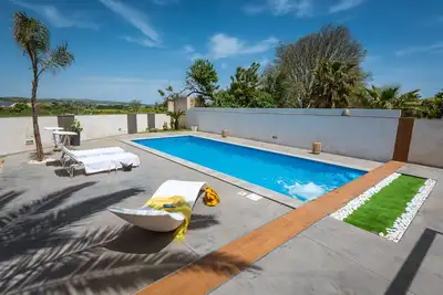 Image de Aurienzia avec piscine
