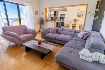 Image de Appartement de trois chambres avec la terrasse et la vue sur le mer Klis, Split (A-16979-a)