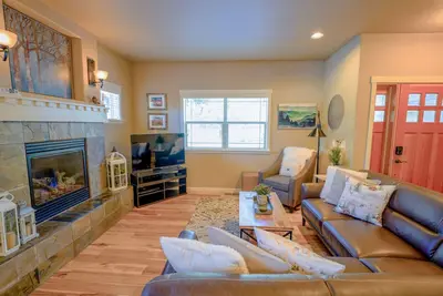 Image de Chukar's Nest, une maison nichée au-dessus du vieux moulin