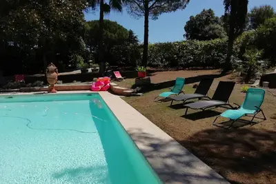 Image de Spacieuse villa provencale au calme absolu avec grande piscine de plein pied! !