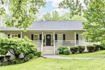 Image de Marchez jusqu'à Carrollton Square! Logement entier à louer