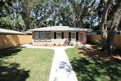 Image de (Per diem Fletc accepté) douche extérieure, cour clôturée, foyer et croiseurs de plage