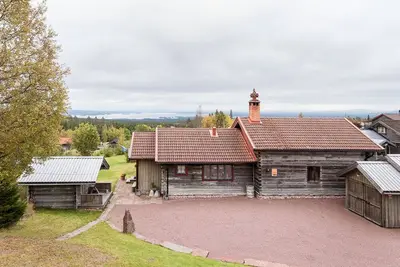 Image de Cabane en rondins de luxe dans un cadre pittoresque