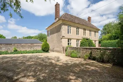 Image de Impressive Georgian Farmhouse near Kempsford High