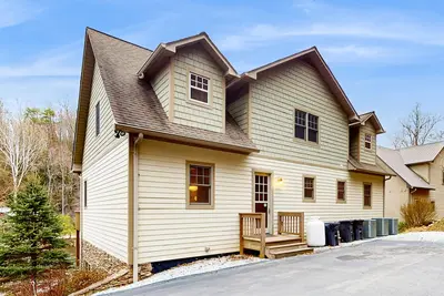 Image de Luxueuse maison sur la rivière avec une cuisine complète - parfait pour la pêche!