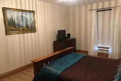 Image de Chambre king size confortable avec salle de bain privée