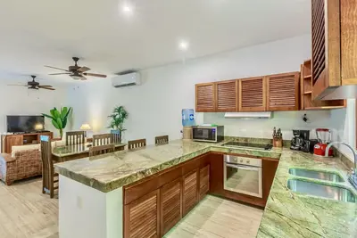 Image de Nouvelle villa de luxe tropicale! Piscine d'eau salée, barbecue, près de la plage / nourriture locale