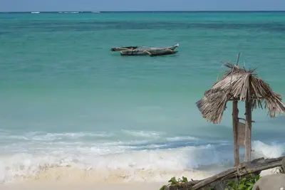 Image de Maison de plage de style île, piscine, wifi, chef