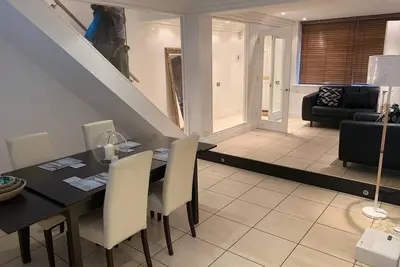 Image de Élégant 2 Chambre Mews Dans Le Centre Déjà