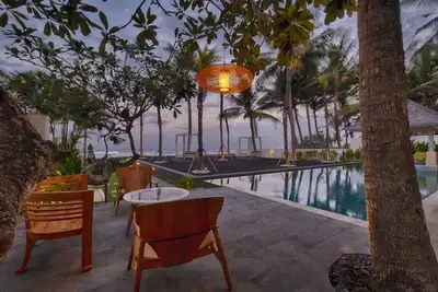 Image de Villa de luxe 5 chambres face Ă la plage