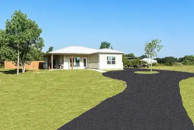 Image de (Nouveau) Cottage moderne près du lac Eagle Mountain! Profitez de la paix et de la tranquillité à la campagne!