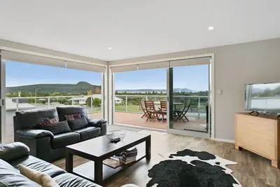 Image de Maison de lac de luxe, parfait pour une escapade en famille